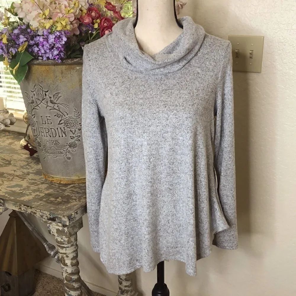 Misiaโgrayโlongโsleeveย cowlโneckโasymmetricalโtop